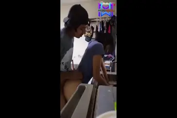 Tante Istri Cantik Pasrah Posisi Doggy Kasur